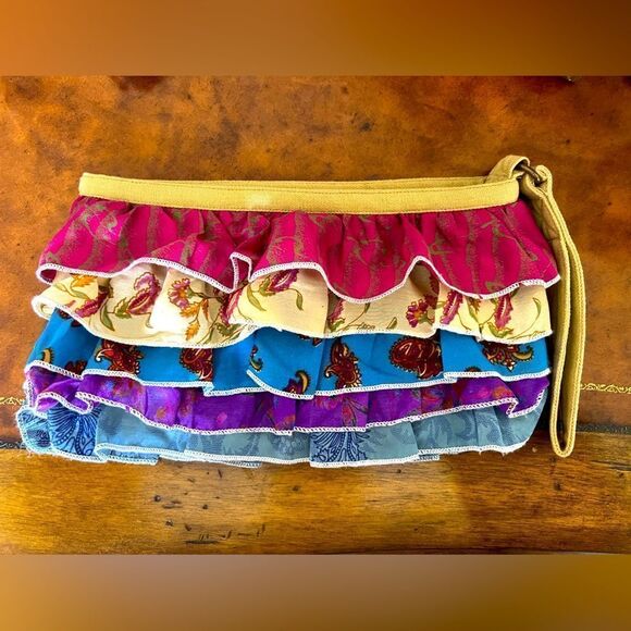 Ruffles clutch bag! NWOT - Picture 7 of 7